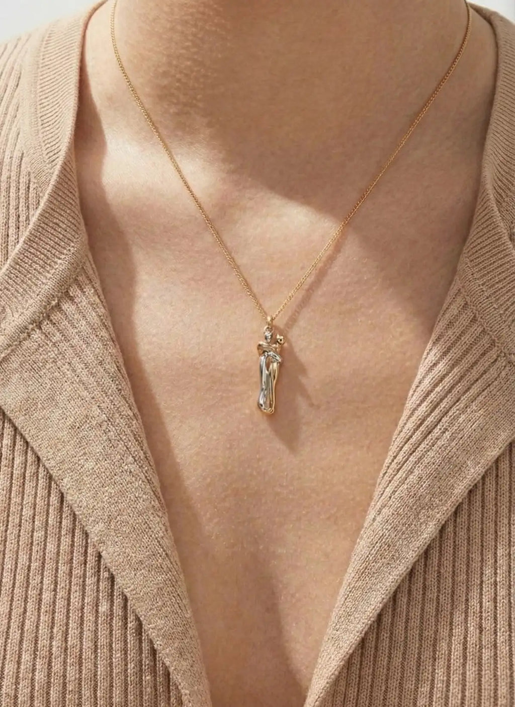 Hug Necklace