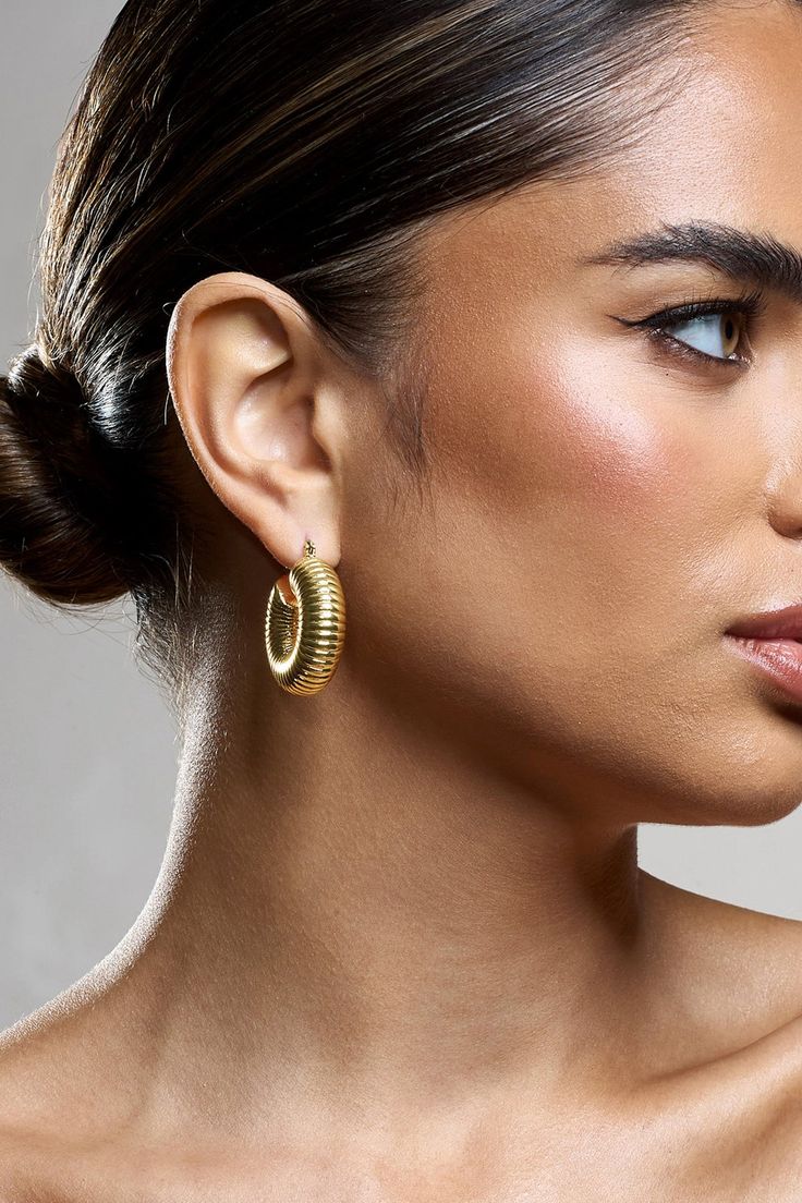Ribbed Chunky Hoop Earring