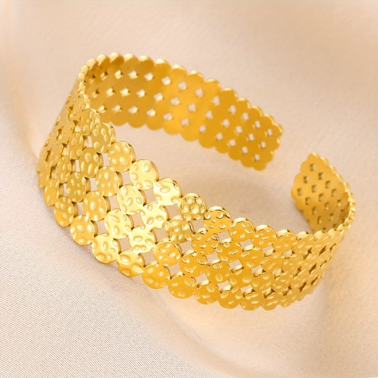 Circular Hollow Bangle