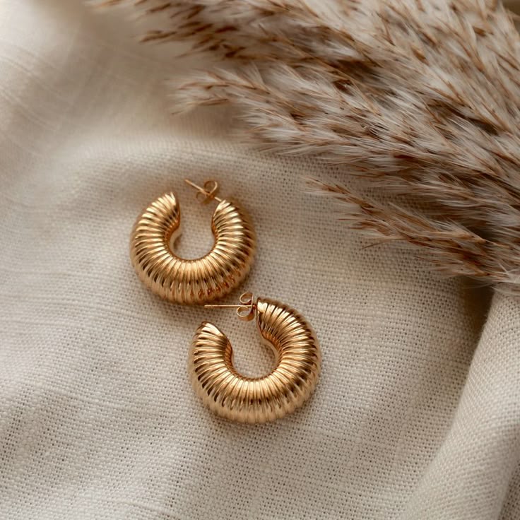 Ribbed Chunky Hoop Earring