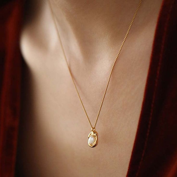 Irregular Pearl Golden Necklace