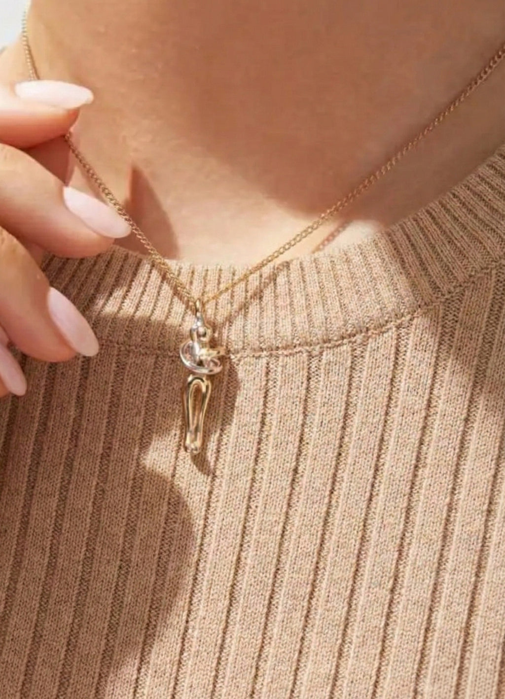 Hug Necklace
