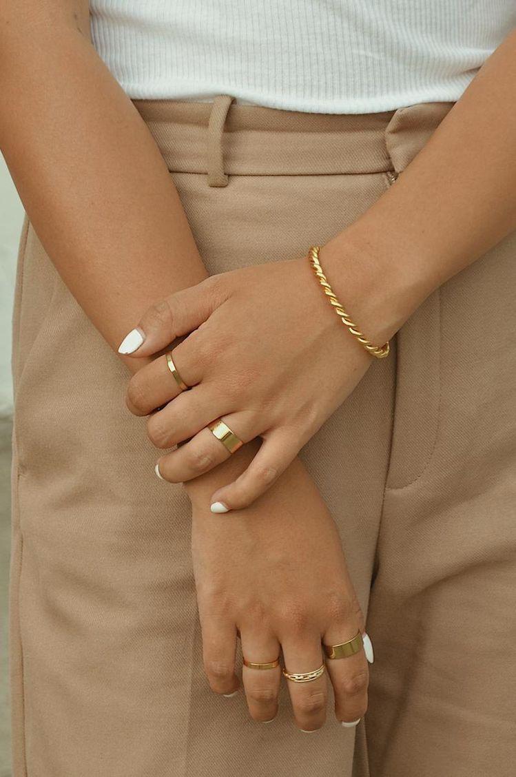 Twisted Golden bangle