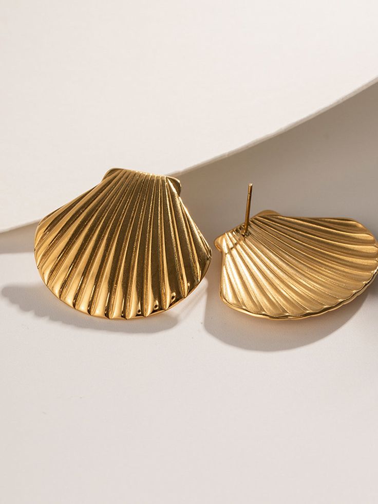 Shell Stud Earring