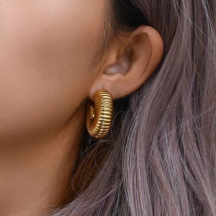 Ribbed Chunky Hoop Earring