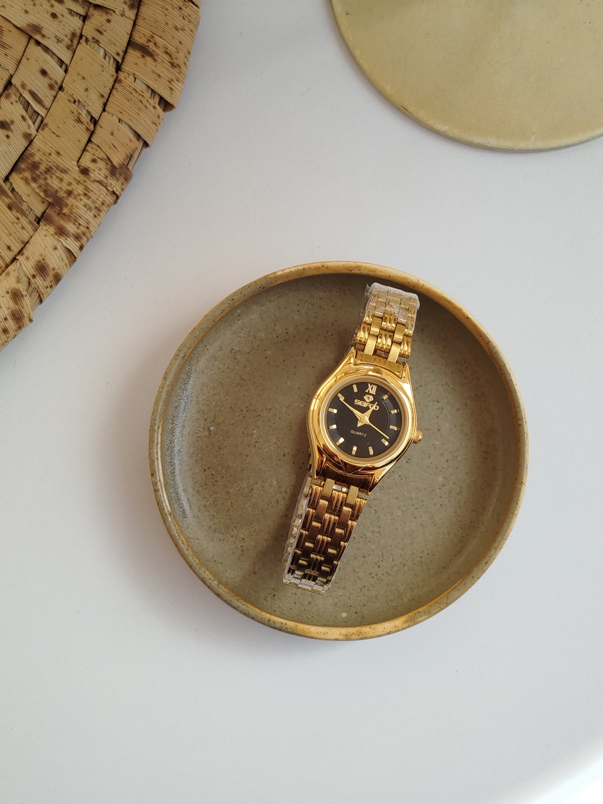 Seifco Circle Watch Gold and black