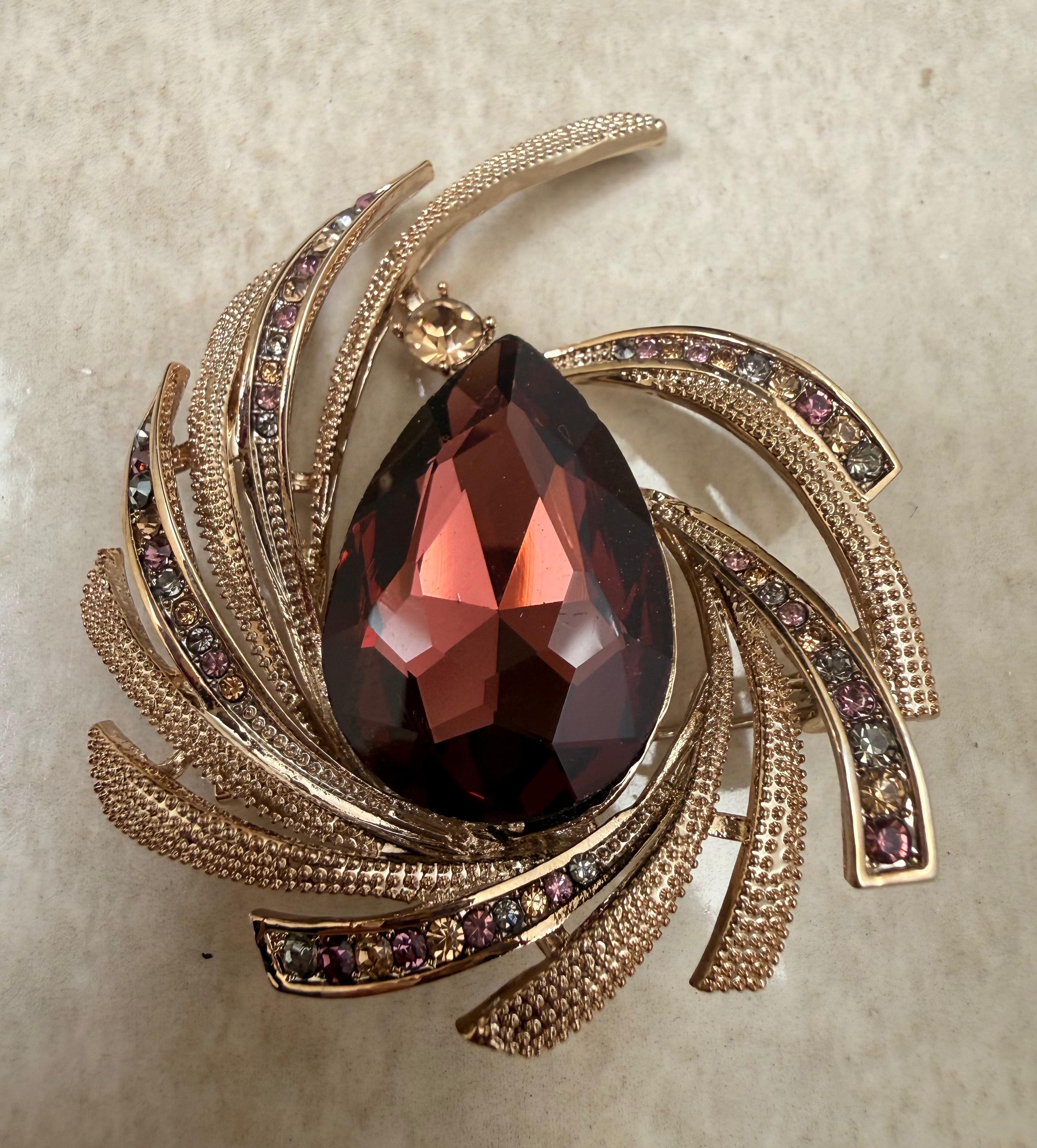 Empress Teardrop Brooch