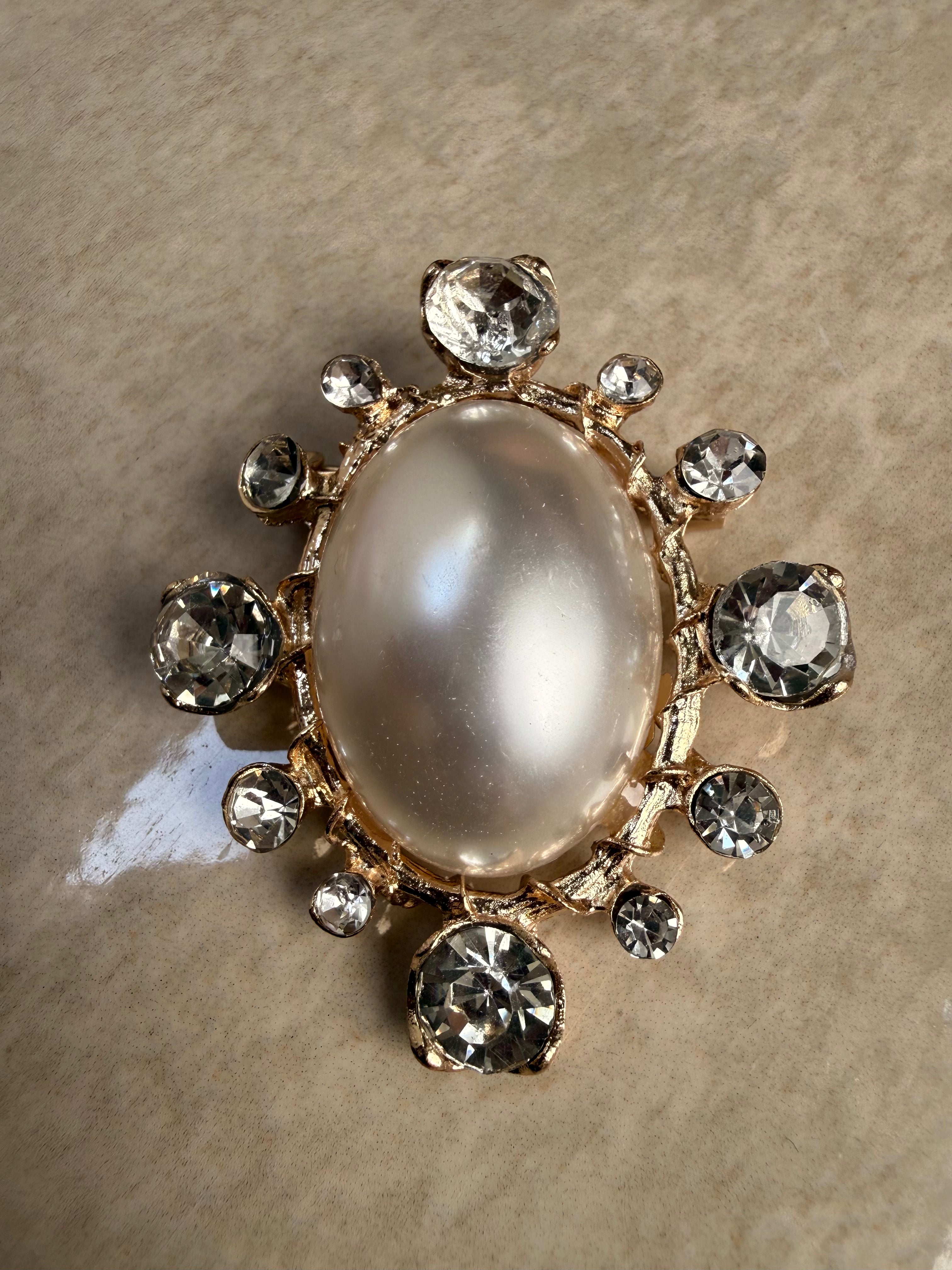 Goldrn Pearl Brooch